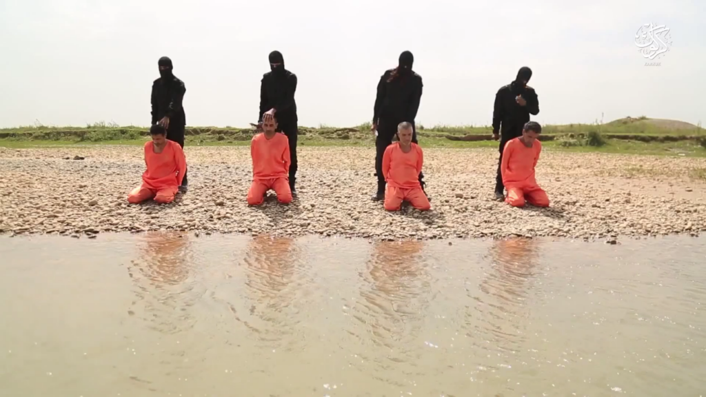 Φωτογραφίες φρίκης: Τρομοκράτες του ISIS εκτελούν εν ψυχρώ Σύρους και μέλη των SDF