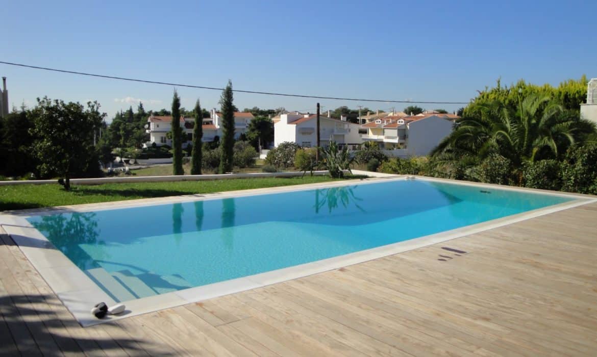 Εγκλημα πάθους: Γιος γνωστού επιχειρηματία πνίγει στην πισίνα για ερωτικούς λόγους τον μπάτλερ