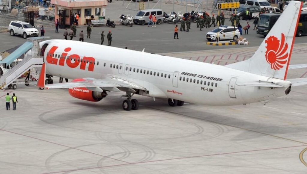 Πετούσε αλλοπρόσαλλα μία ημέρα πριν το αεροσκάφος που συνετρίβη στην Ινδονησία