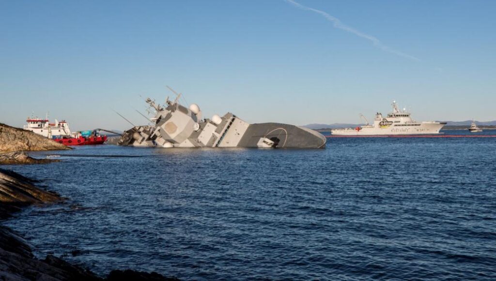 Βύθιση νορβηγικής φρεγάτας από ελληνικό τάνκερ: Εντυπωσιακές φωτό & βίντεο από το μεγαλύτερο ναυτικό ατύχημα της 50ετίας