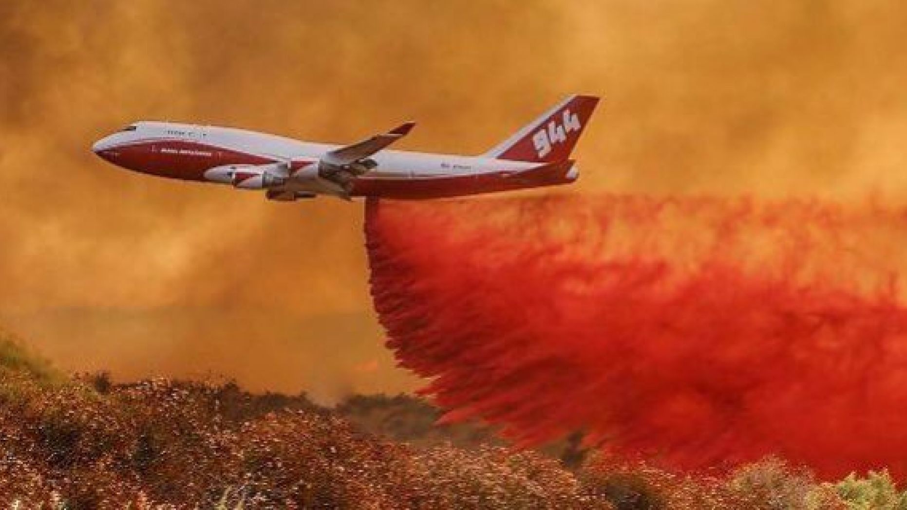 Ένα Boeing 747 μάχεται ενάντια στις φωτιές στην Καλιφόρνια (βίντεο)