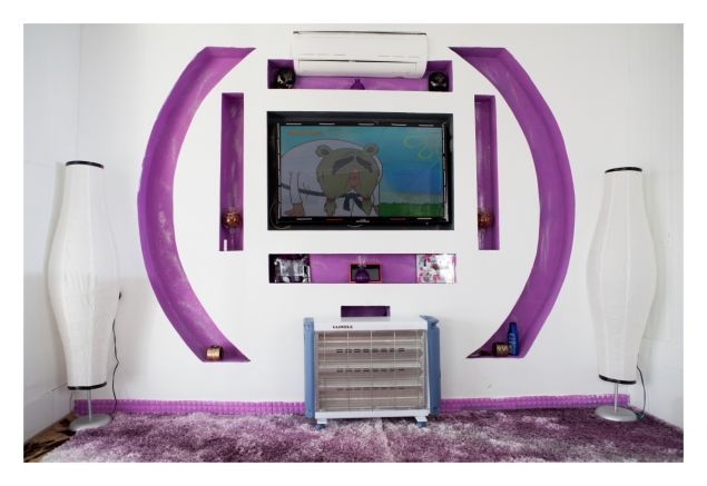 Επί τρία χρόνια φωτογράφιζε τα σπίτια των Ρομά – Δείτε εικόνες από την καθημερινότητα τους