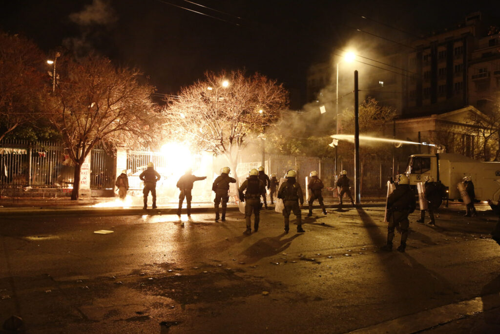 Ο Ρουβίκωνας απαντά για τη σύλληψη μέλους του: «Δεν είμαστε ανέτοιμοι να τα αντιμετωπίσουμε»