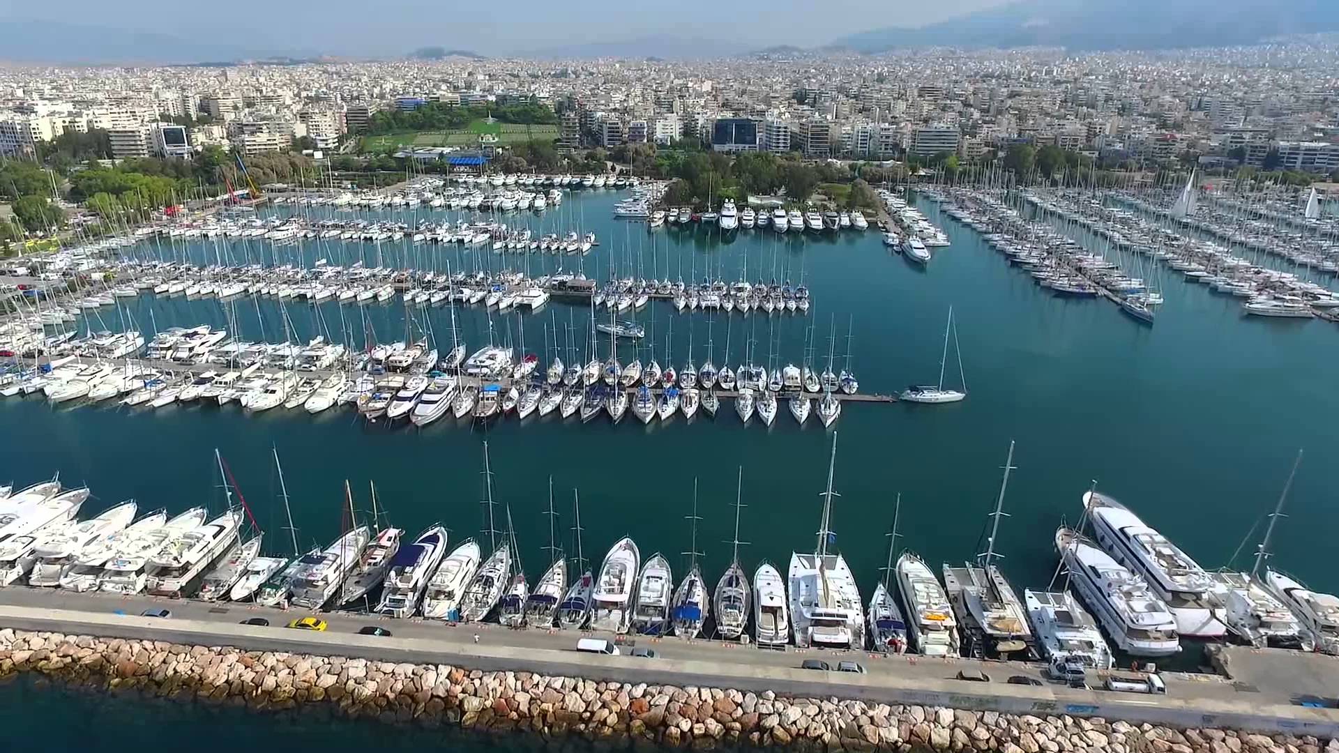 Πυρκαγιά υπό αδιευκρίνιστη αιτία εκδηλώθηκε τα ξημερώματα σε δύο γιοτ στη Δ΄ μαρίνα Γλυφάδας (φωτο)