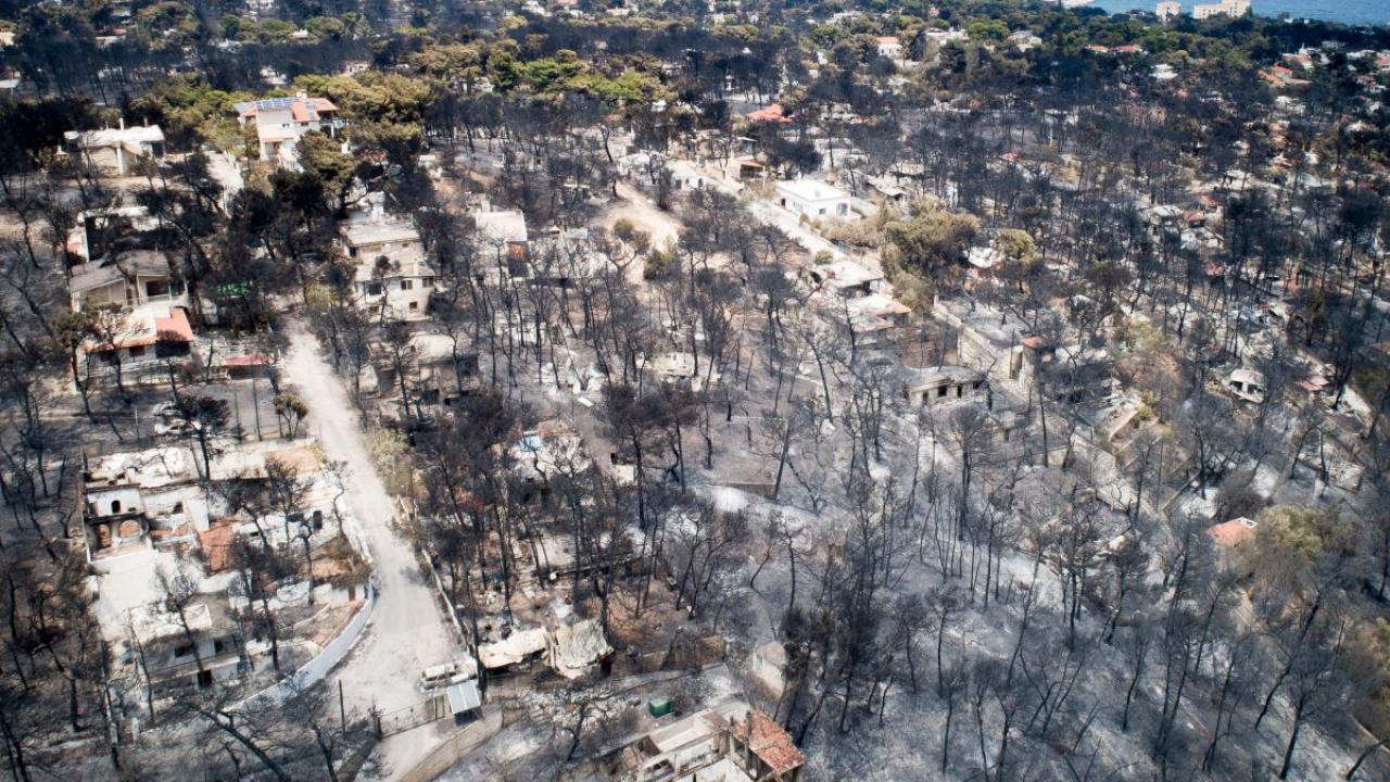 Ξένες ιστοσελίδες πουλούσαν έναντι 10 ευρώ φωτογραφίες με πυρόπληκτους από το Μάτι! (φώτο)