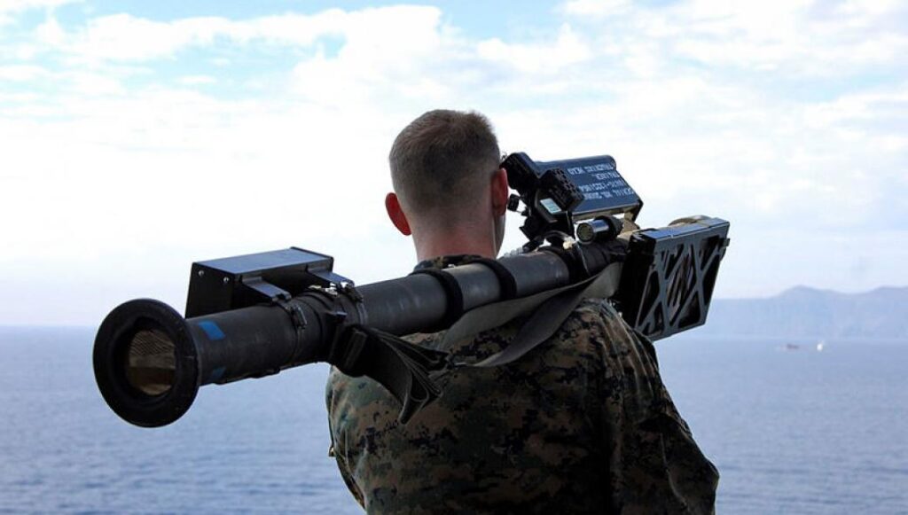 FIM-92 Stinger: Όλη η διαδικασία εκτόξευσης του α/α βλήματος (βίντεο)