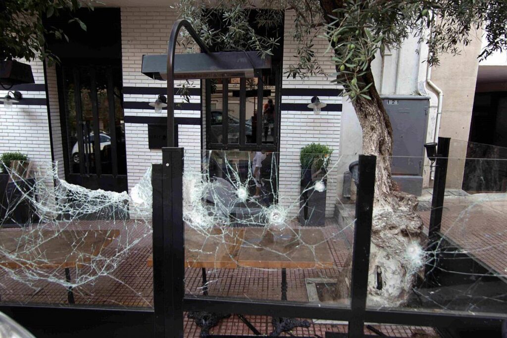 Έκρηξη στο Κολωνάκι: «Δεν ήταν γκαζάκια. ‘Ηταν κάτι άλλο» λέει αυτόπτης μάρτυρας