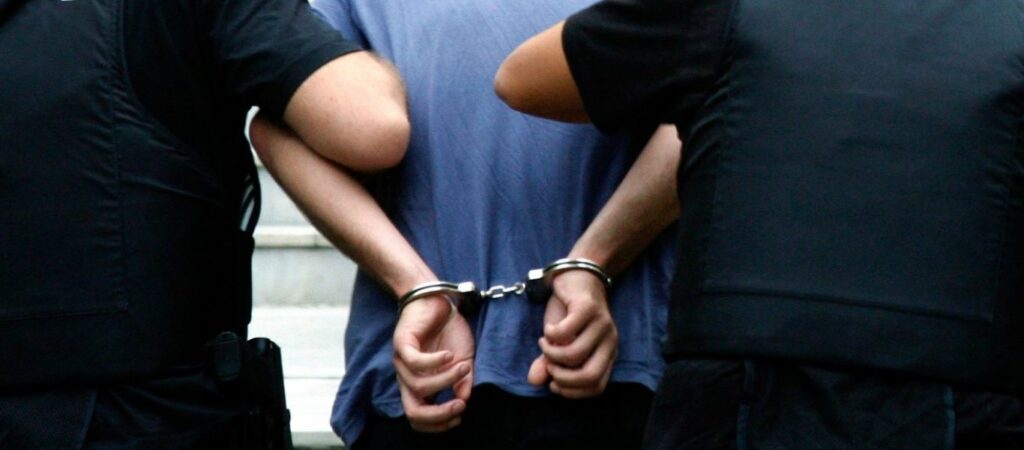 Προσωρινά κρατούμενος ο δράστης της δολοφονίας του 21χρονου έξω από νυχτερινό μαγαζί στον Πειραιά