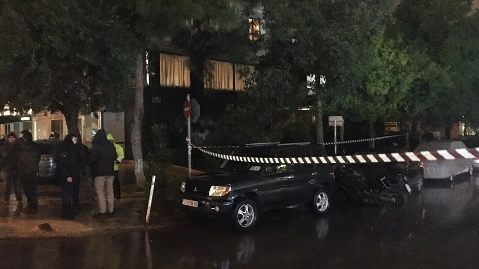Βίντεο- ντοκουμέντο: Η στιγμή που ο δράστης πυροβολεί τον 50χρονο έξω από τη λέσχη στην Καλλιθέα