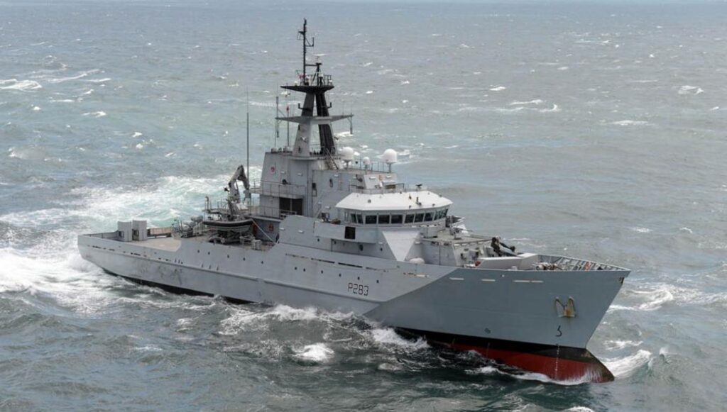 Το βρετανικό Ναυτικό στέλνει εκτάκτως στη Μάγχη πολεμικό για την αναχαίτιση των παράνομων μεταναστών