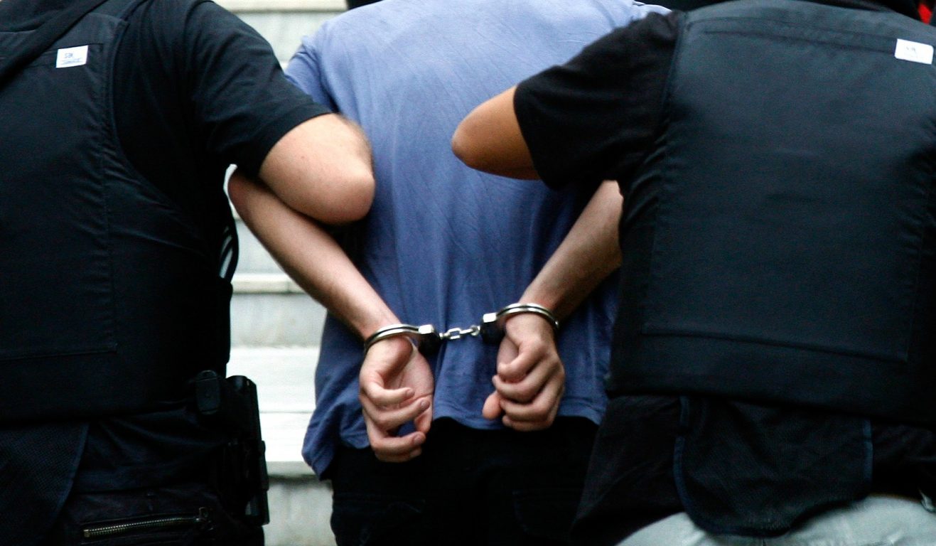 Έντεκα προσαγωγές από την επίθεση κουκουλοφόρων σε αστυνομικούς