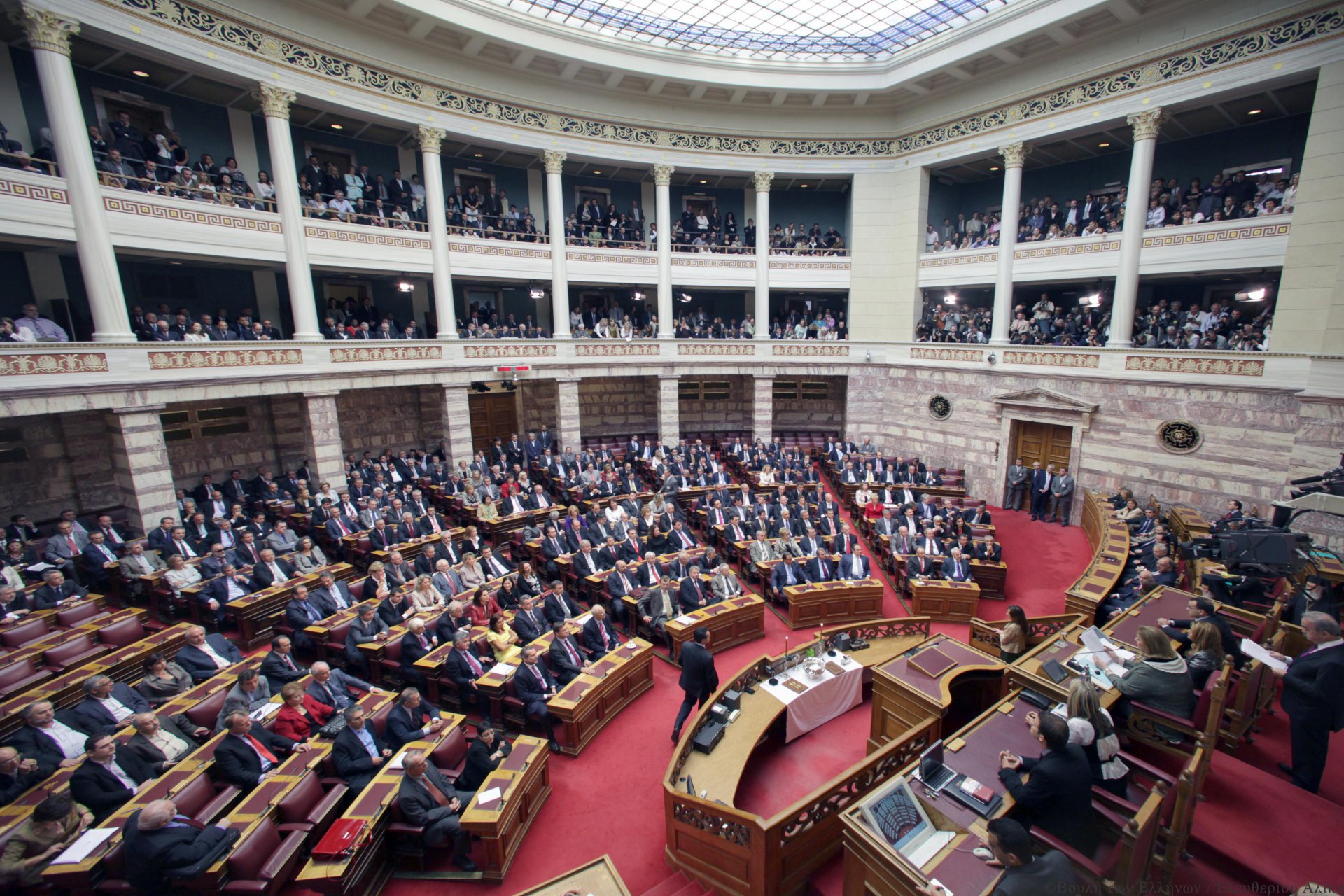 Παρέμβαση της εισαγγελέως για απειλητικά μηνύματα που λένε πώς δέχονται βουλευτές για την συμφωνία των Πρεσπών