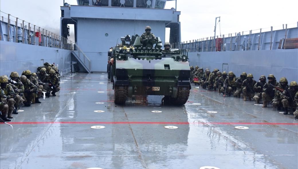 Μεγάλη αποβατική άσκηση της Αγκυρας στο Αιγαίο (φωτό, βίντεο)