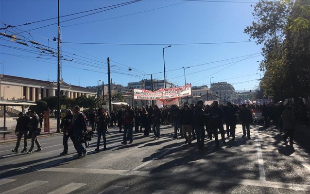 Κλειστό το κέντρο της Αθήνας- Σε εξέλιξη πορεία εκπαιδευτικών προς τη Βουλή
