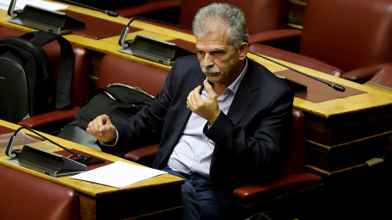 Πυροτεχνουργοί στο σπίτι του Σπύρου Δανέλλη – Ο βουλευτής είχε καταγγείλει πως δέχεται απειλές