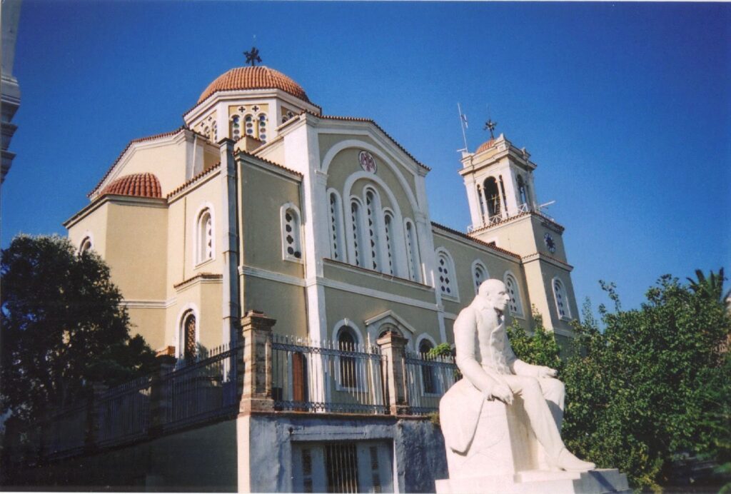 Βεβήλωσαν τη μητρόπολη της Χίου- Έγραψαν συνθήματα για τη Συμφωνία των Πρεσπών (φωτο)