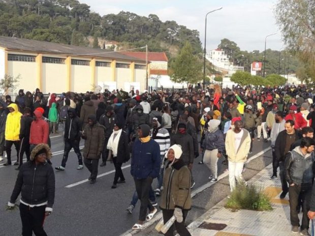 Η Σάμος ζει με «αέρα πολύ-πολιτισμού»: Συνεχείς οι πορείες των «προσφύγων»