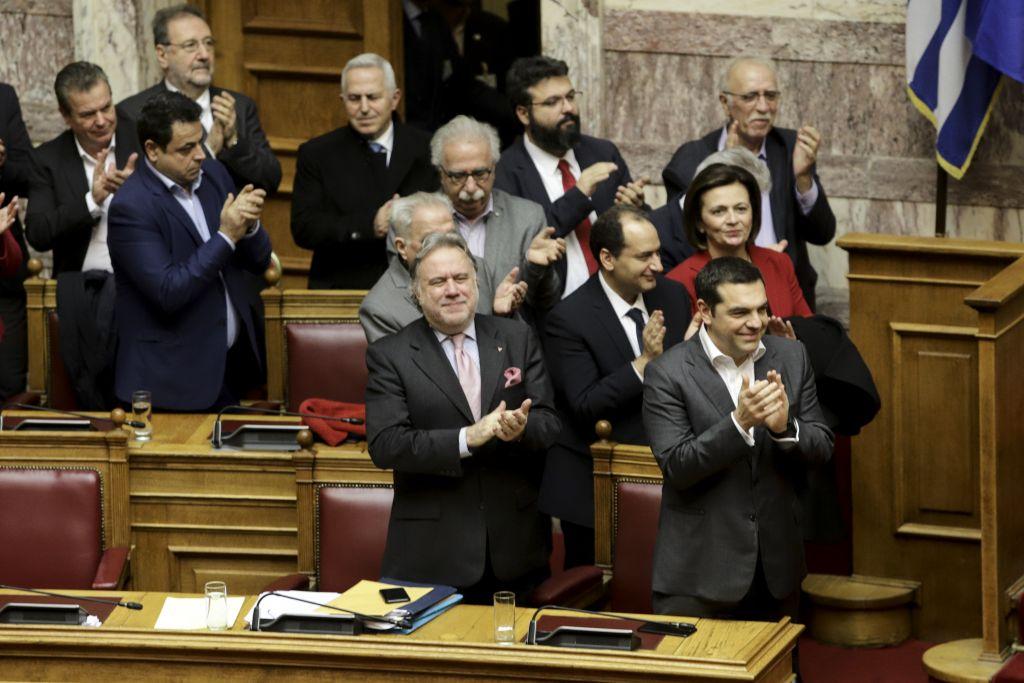 Τρέμουν την εθνική οργή: Ενίσχυση φρουράς των βουλευτών των «Πρεσπών» – Οι πολίτες παραμένουν απροστάτευτοι!