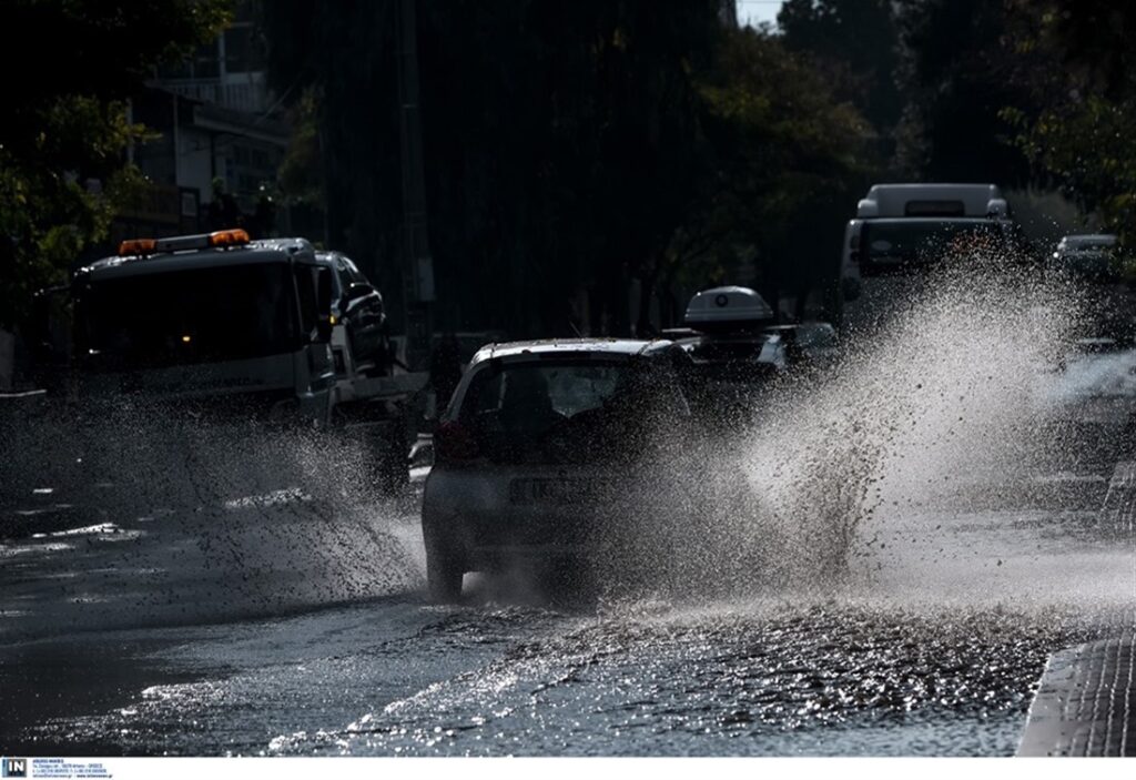 Κάλαμος: «Βουτιά» ΙΧ στη θάλασσα – Αναίσθητος ανασύρθηκε ο οδηγός