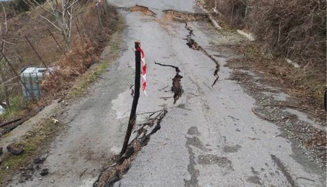 «Εξαφανίστηκαν» δρόμοι στον Ταΰγετο – Κίνδυνος να αποκλειστούν χωριά (φώτο)