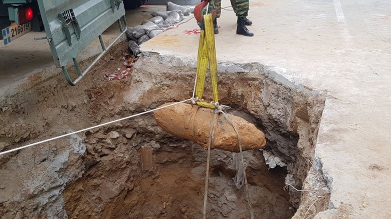 Λήξη συναγερμού: Διαφορικό αυτοκινήτου το «βλήμα» στην παραλία Θεσσαλονίκης (upd)