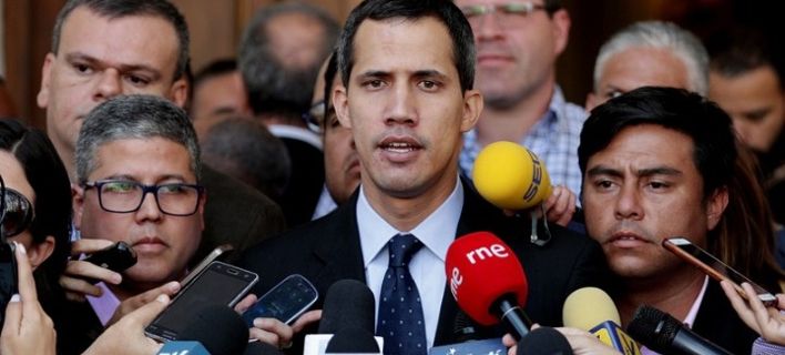 Έφοδο των ειδικών δυνάμεων της αστυνομίας στο σπίτι του καταγγέλλει ο Γκουαϊδό