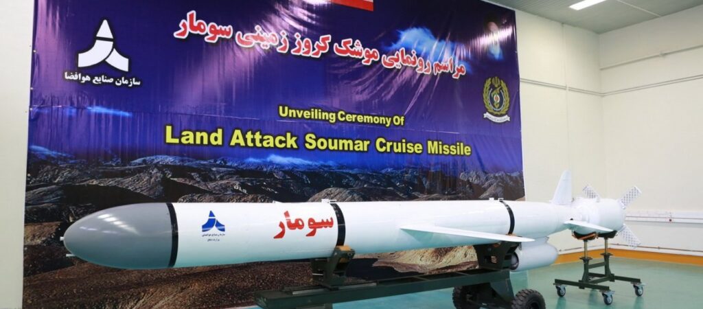 Στην παρουσίαση ενός πυραύλου κρουζ μεγάλου βεληνεκούς προχώρησε το Ιράν στην επέτειο της Ισλαμικής Επανάστασης