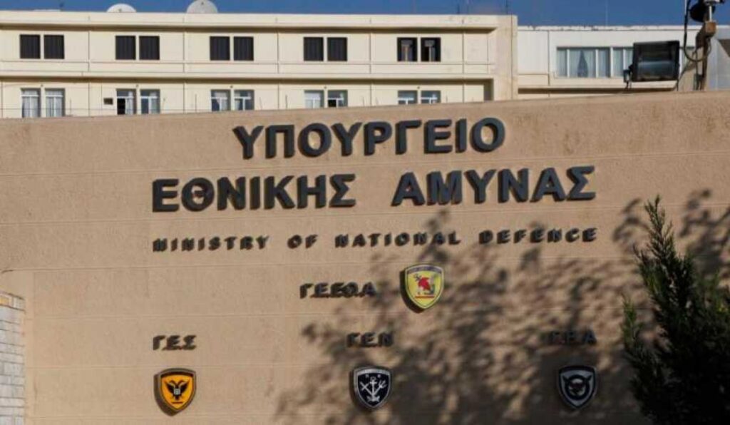 Η απίστευτη νέα ηγεσία των Ενόπλων Δυνάμεων – Ο «τρία σε ένα», η σακούλα και… ένας κανονικός!