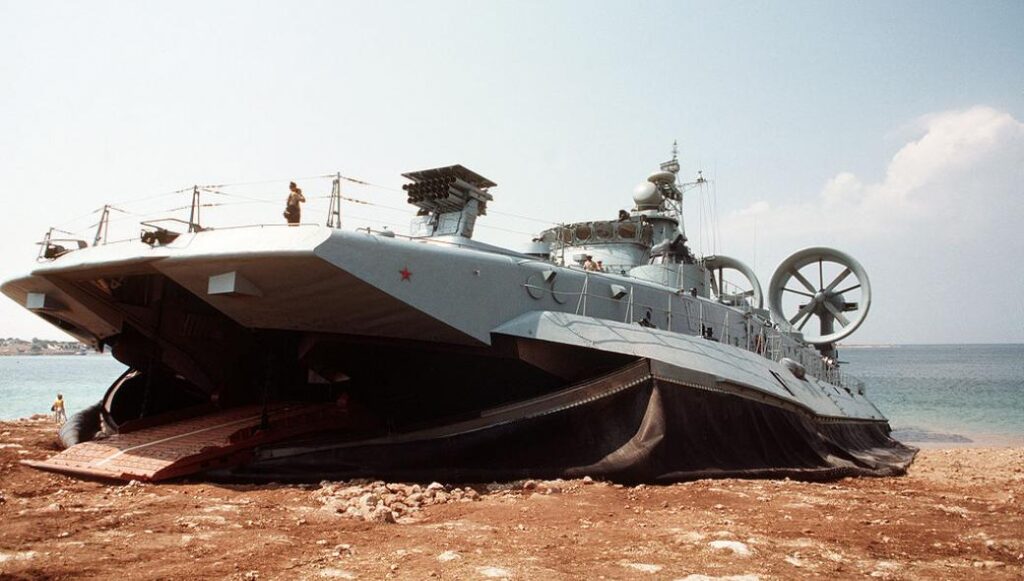 ΠΤΜ Zubr: Στοίχημα η επιχειρησιακή διαθεσιμότητα των σκαφών της Διοίκησης Αμφίβιων Δυνάμεων