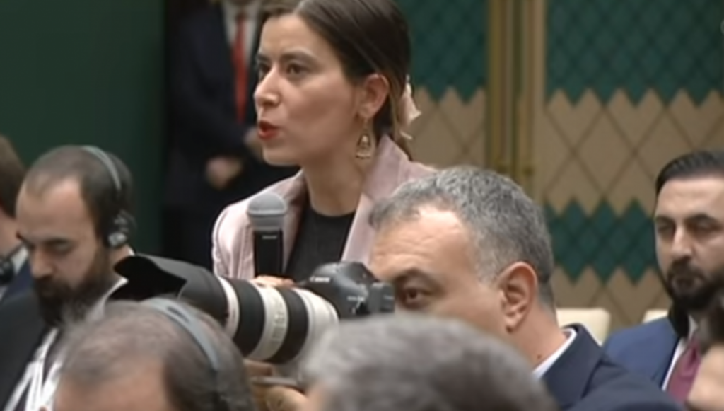 Η Τουρκάλα δημοσιογράφος «πάγωσε» τον Α.Τσίπρα όταν τον ρώτησε για τους «8»