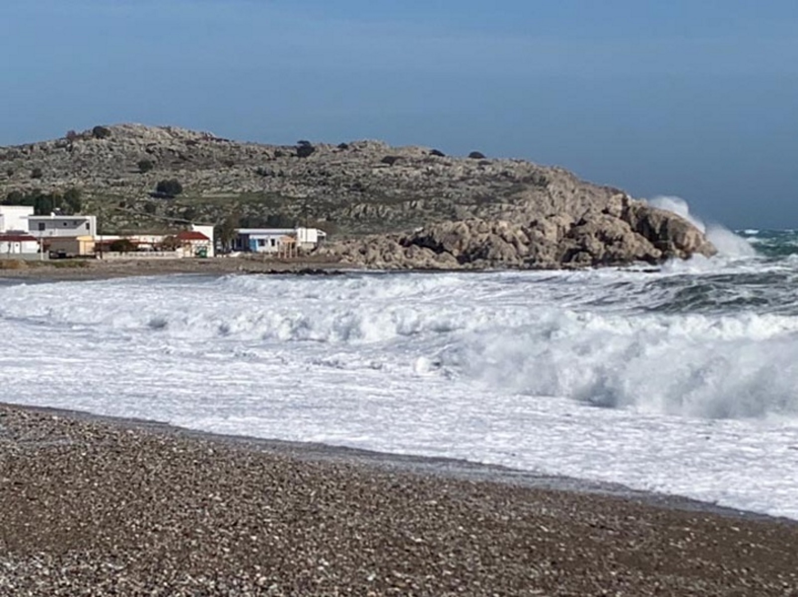 Ζημιές στη Ρόδο από τον μανιασμένο αέρα (βίντεο)