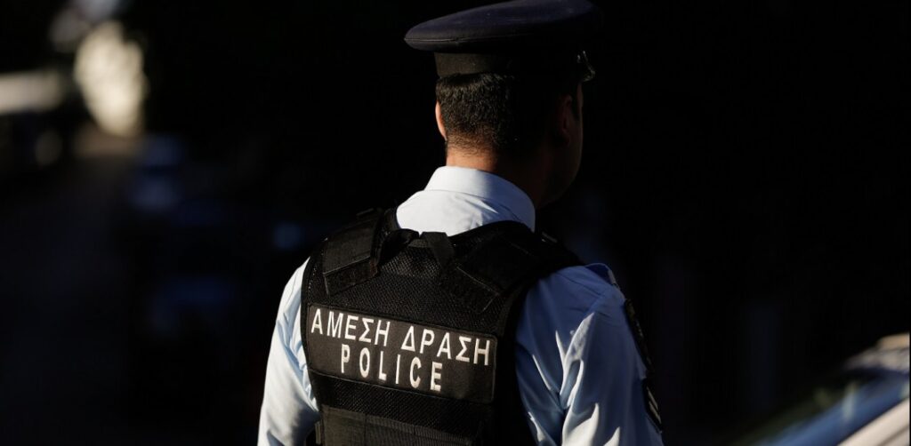 Θεσσαλονίκη: Αφού τον λήστεψε του έδωσε χειραψία και του είπε «δεν είμαι κλέφτης, οι πολιτικοί είναι»! (βίντεο)