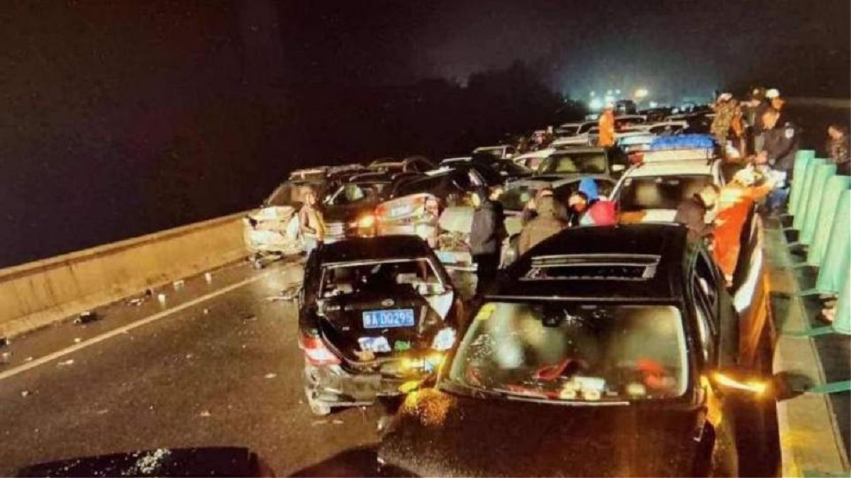 Κίνα: Καραμπόλα με 100 οχήματα – Δύο νεκροί, ξεπερνούν τους 50 οι τραυματίες (βίντεο)
