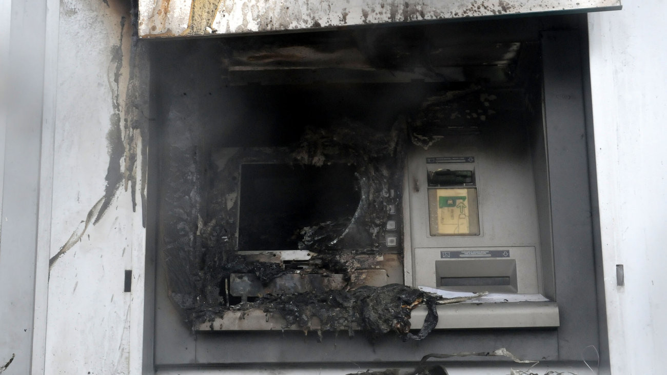 Ανατίναξαν ATM στη Βάρη
