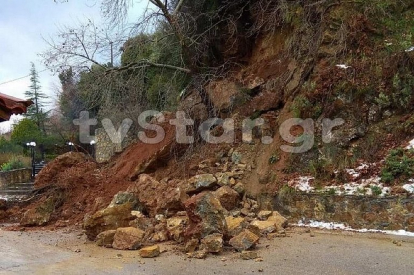 Εύβοια: Τρομακτική κατολίσθηση βουνού (βίντεο)