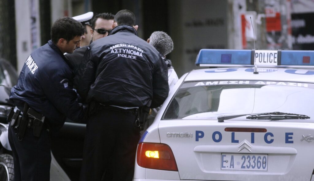 Προσαγωγή Τούρκων δημοσιογράφων της Sabah έξω από σχολείο στην Αγία Παρασκευή!