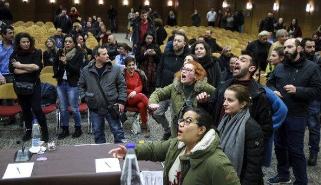 Eπεισόδια στο συνέδριο της Ομοσπονδίας Ιδιωτικών Υπαλλήλων – Καταγγελίες για παρουσία μπράβων (φώτο-βίντεο)