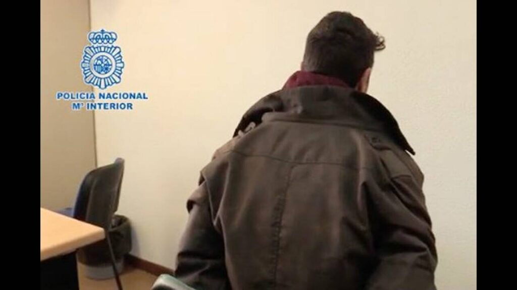 «Άλλαξαν όλα μετά την Αθήνα» – Τεμάχισε τη μητέρα του και την έβαλε σε τάπερ! (φώτο)