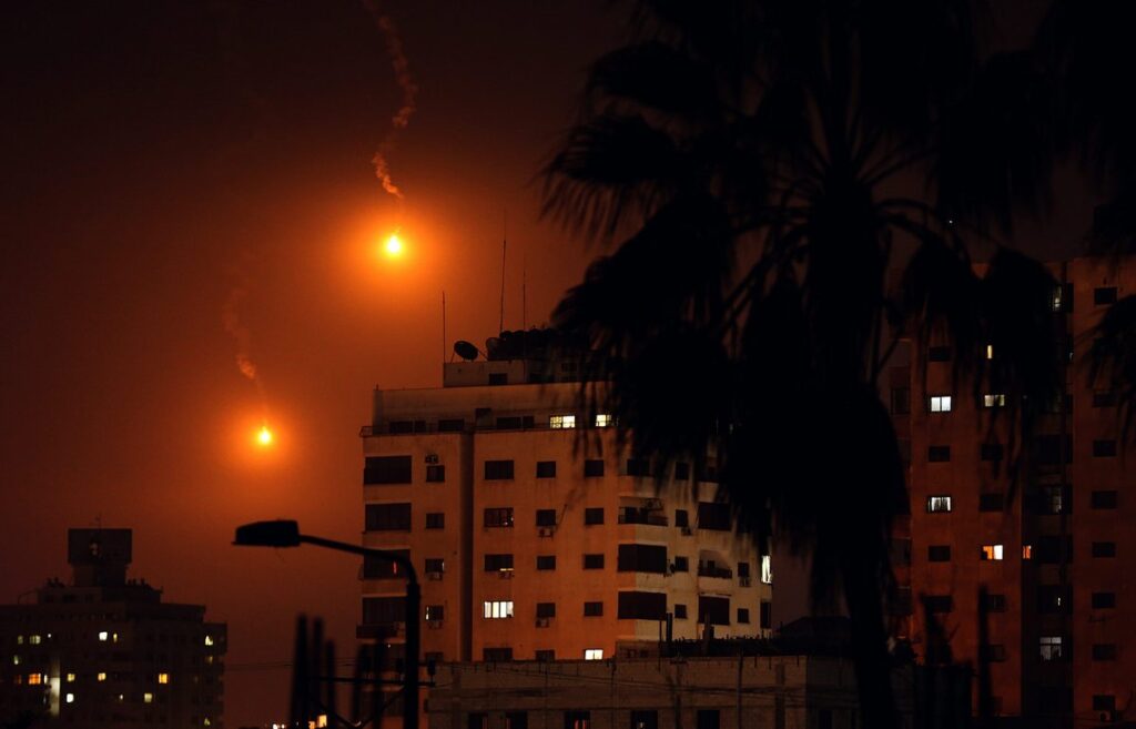 Γάζα: Ισραηλινά αντίποινα στις αλλεπάλληλες εμπρηστικές επιθέσεις της Χαμάς