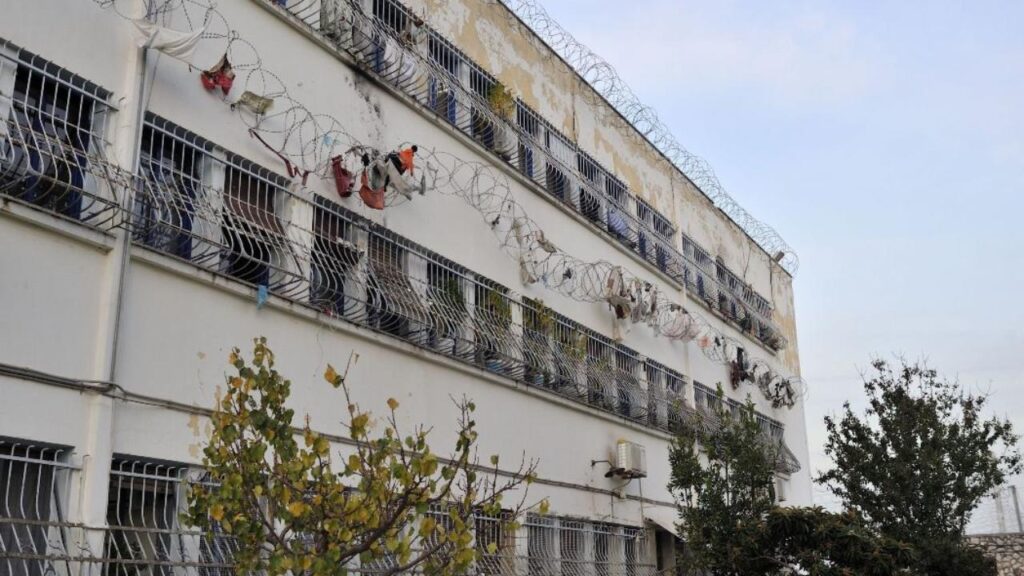 Πρόεδρος σωφρονιστικών υπαλλήλων για τη συμπλοκή στον Κορυδαλλό: «Έκοψαν την καρωτίδα του κρατούμενου»