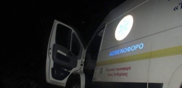 Ασύλληπτο: Ασθενοφόρο στην Λακωνία μετέφερε ασθενή και ανατράπηκε δίπλα στο ποτάμι! (φώτο)