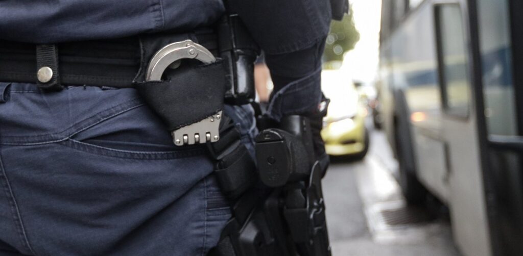 Τα τελευταία δύο χρόνια αφαίρεσαν το όπλο από περίπου 700 αστυνομικούς- Τι έδειξαν οι ψυχολογικοί έλεγχοι