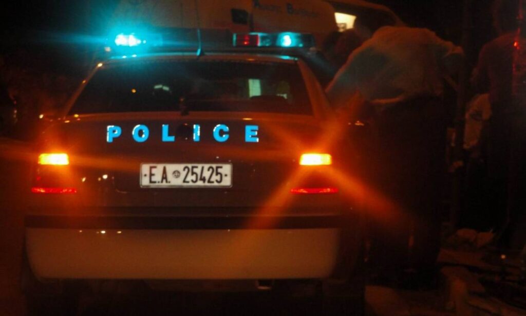 Αποκλειστικό βίντεο: Σοβαρό τροχαίο στον Άγιο Κοσμά – Με δυσκολία η κίνηση των οχημάτων στην Ποσειδώνος