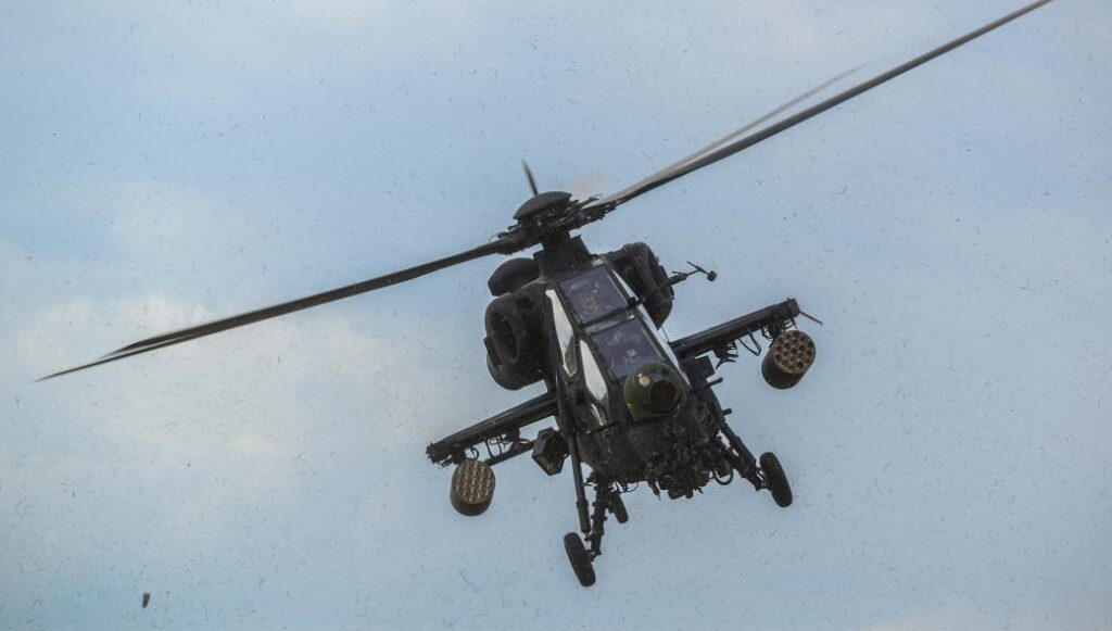 Το τουρκικό ελικόπτερο T-129 πραγματοποίησε επίδειξη στη Βραζιλία