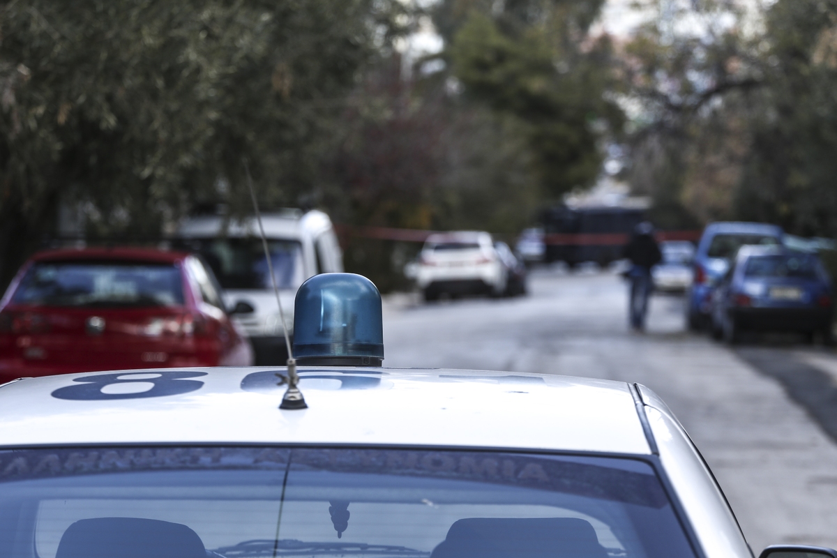 Ετοίμαζαν καρτέρι θανάτου σε οπαδό του Ολυμπιακού – Χειροπέδες και στην 22χρονη που είχε τραυματιστεί με μαχαίρι