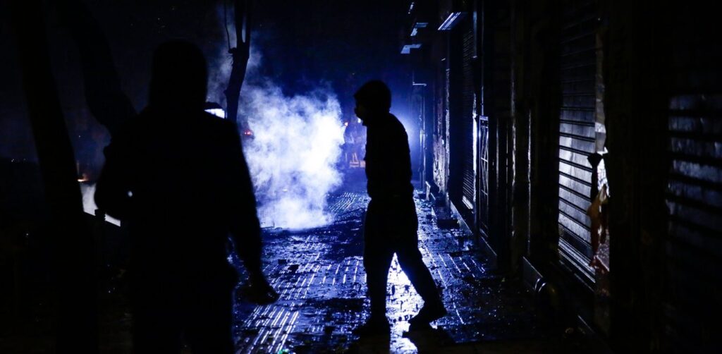 «Αστυνομία ακίνητοι» φώναξαν οι ένοπλοι αναρχικοί στους Λιμενικούς και στον εισαγγελέα πριν τους ακινητοποιήσουν