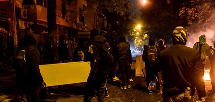 Νέα εισβολή κουκουλοφόρων στο υπουργείο Εθνικής Άμυνας αποτράπηκε εν τη γενέσει της: Τους απέκρουσε η Στρατονομία