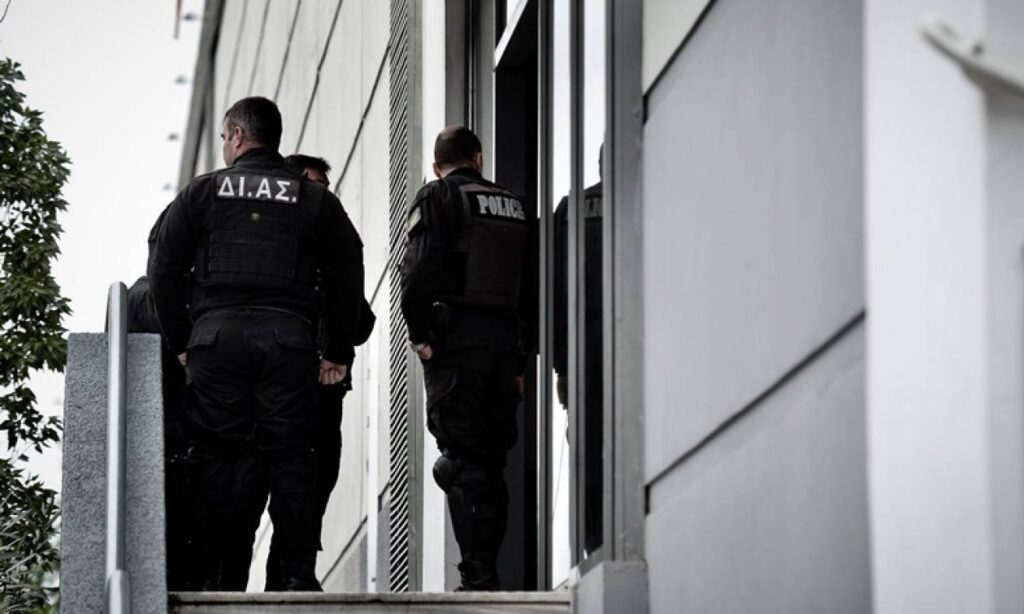 Εισβολές σε σπίτια από εγκληματίες: Βασάνισαν και φίμωσαν 84χρονη στο Παγκράτι