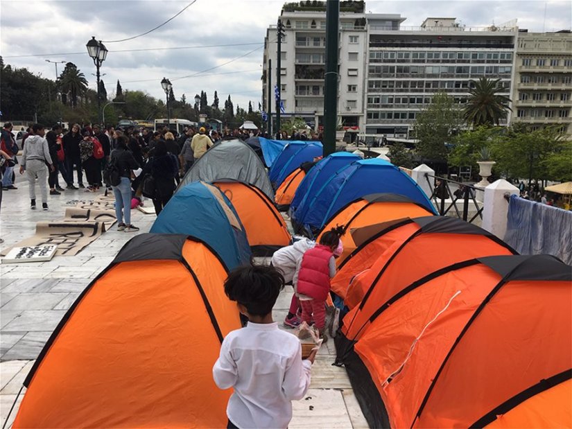 Αποχώρησαν οι μετανάστες από το Σύνταγμα