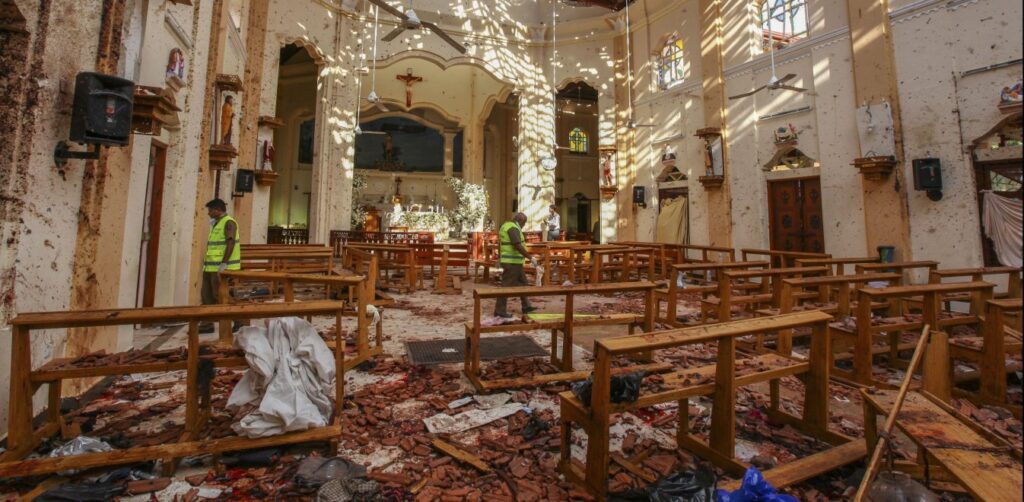 Σρι Λάνκα: Δύο αδέρφια γλίτωσαν από την πρώτη έκρηξη αλλά έχασαν τις ζωές τους στη δεύτερη – Στους 310 οι νεκροί